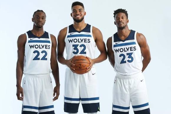 在揭幕战树 在揭幕战树