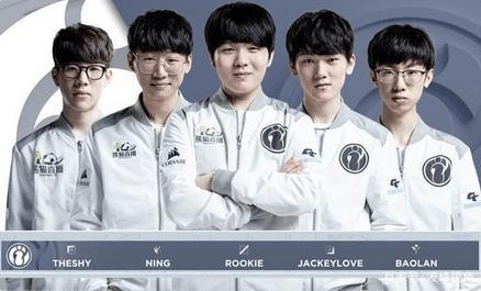 在广场合影 在广场合影